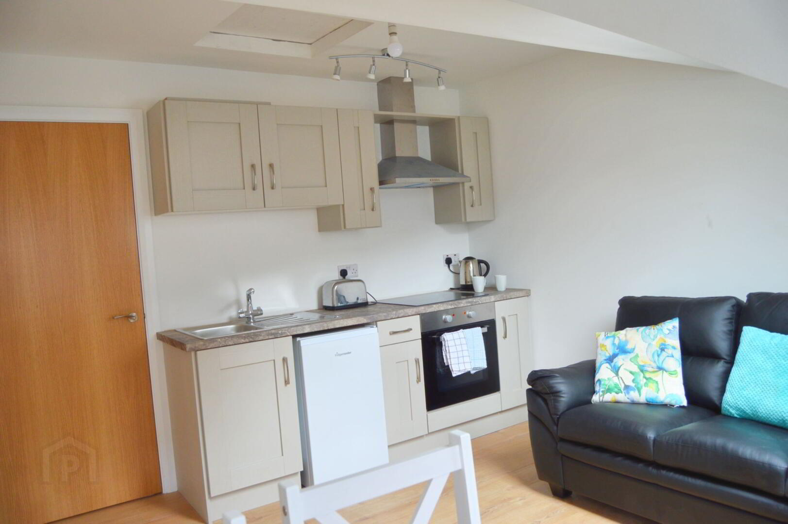 Unit 5, 66 Southwell Rd 1 of 14