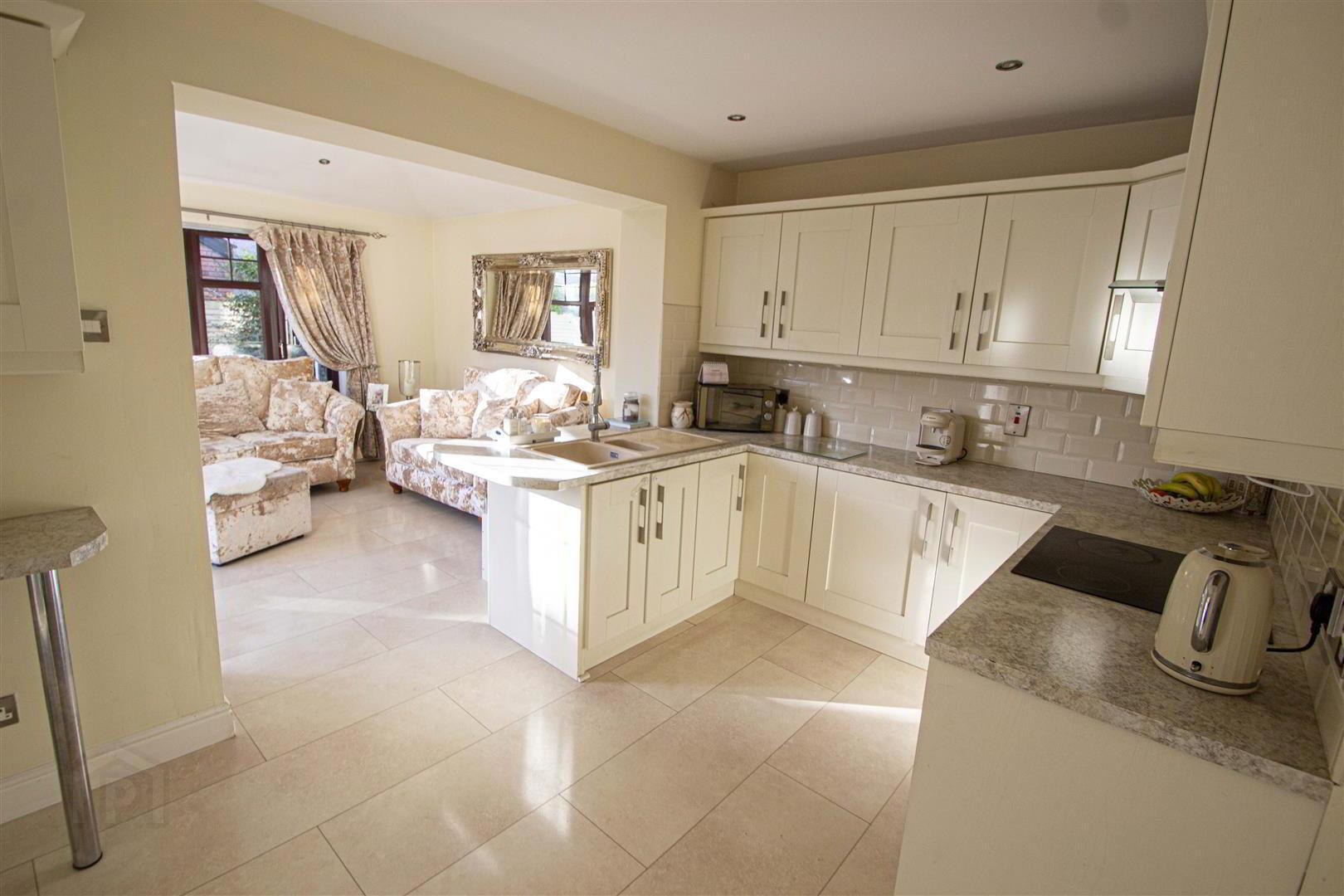 71 Garnock Hill 10 of 33