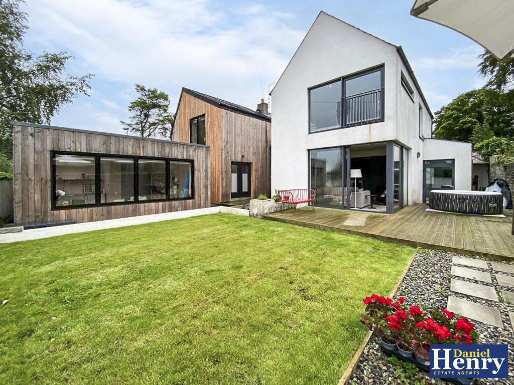 Bayview Lodge, 2 Clooney Road