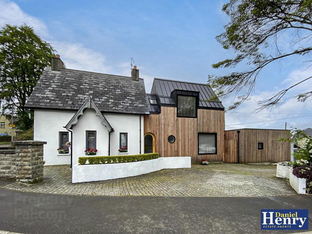 Bayview Lodge, 2 Clooney Road