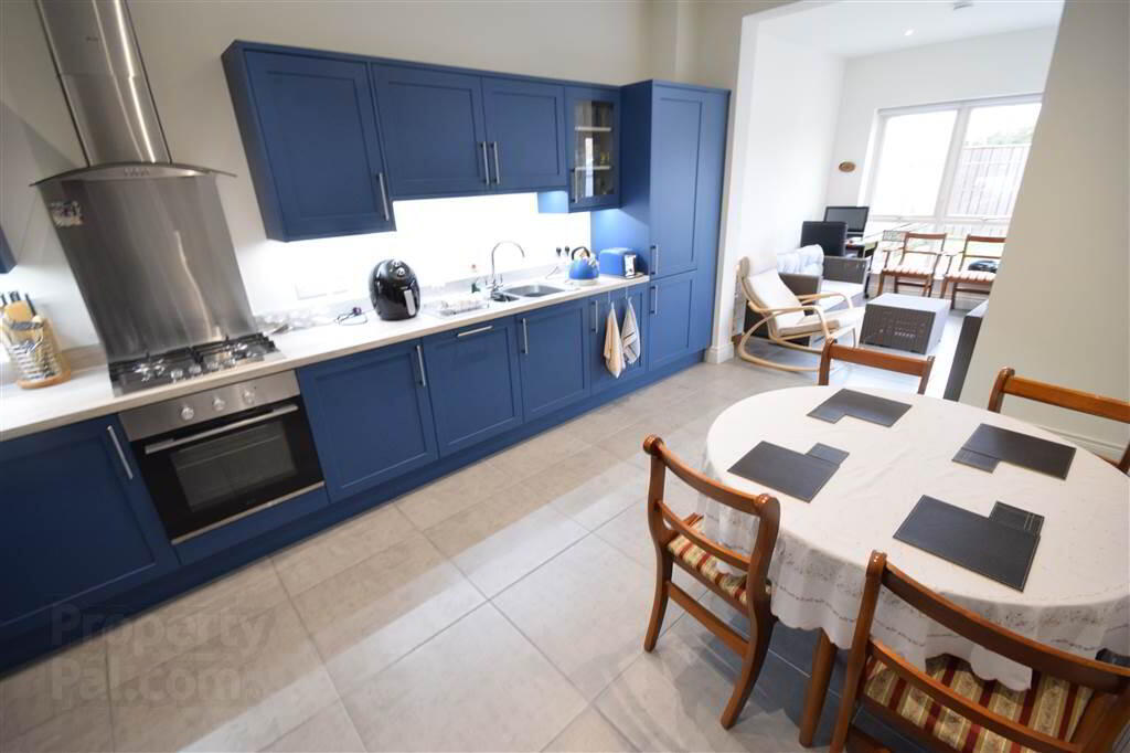 12 Helens Wood Place