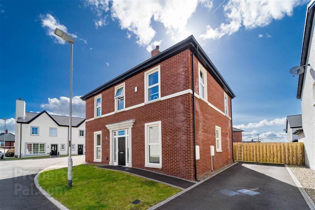 24 Fairfields Manor