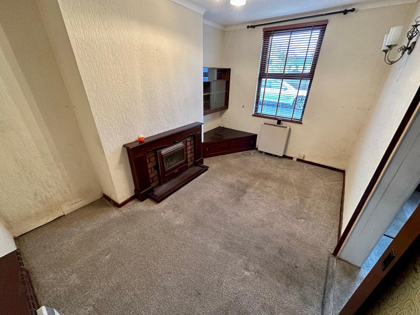 End Terrace Property With Two Large Garages, 80 Bonds Street