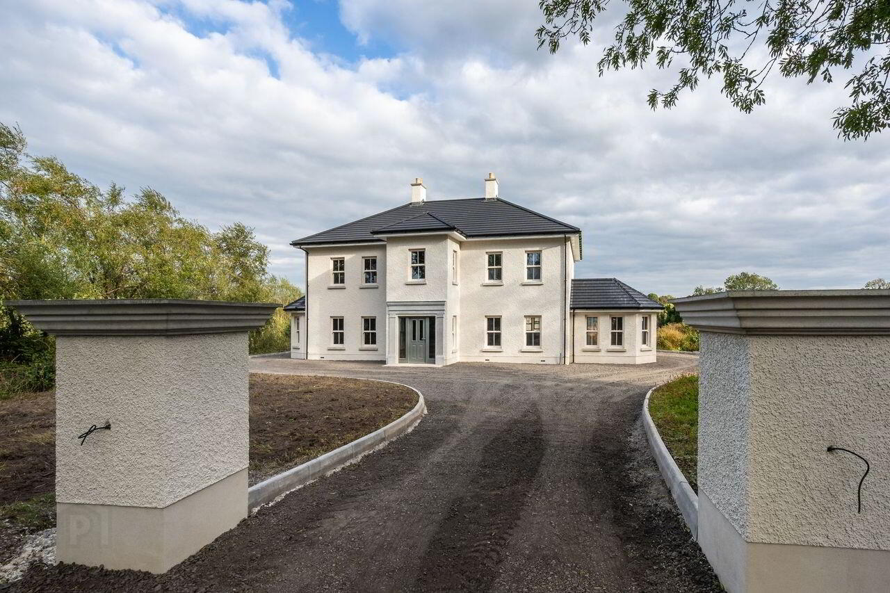 'Moneykee Manor', 15 Moneykee Road 1 of 3