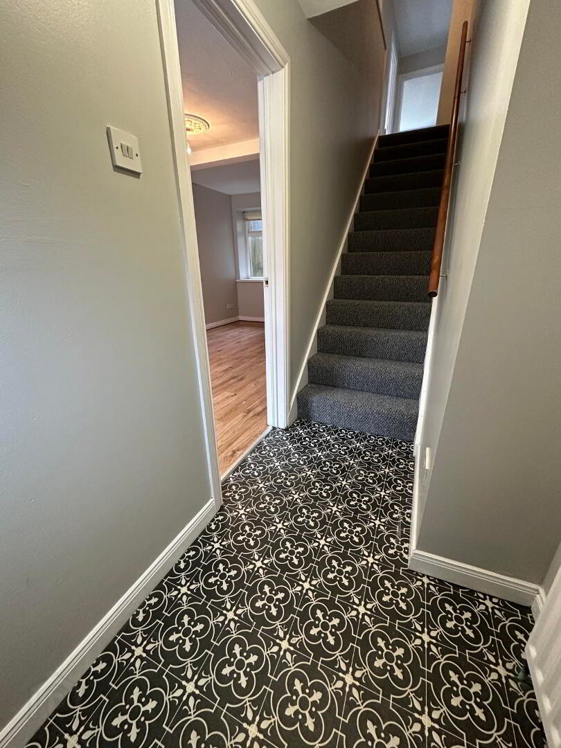 14 Lower Waterloo Road 2 of 15