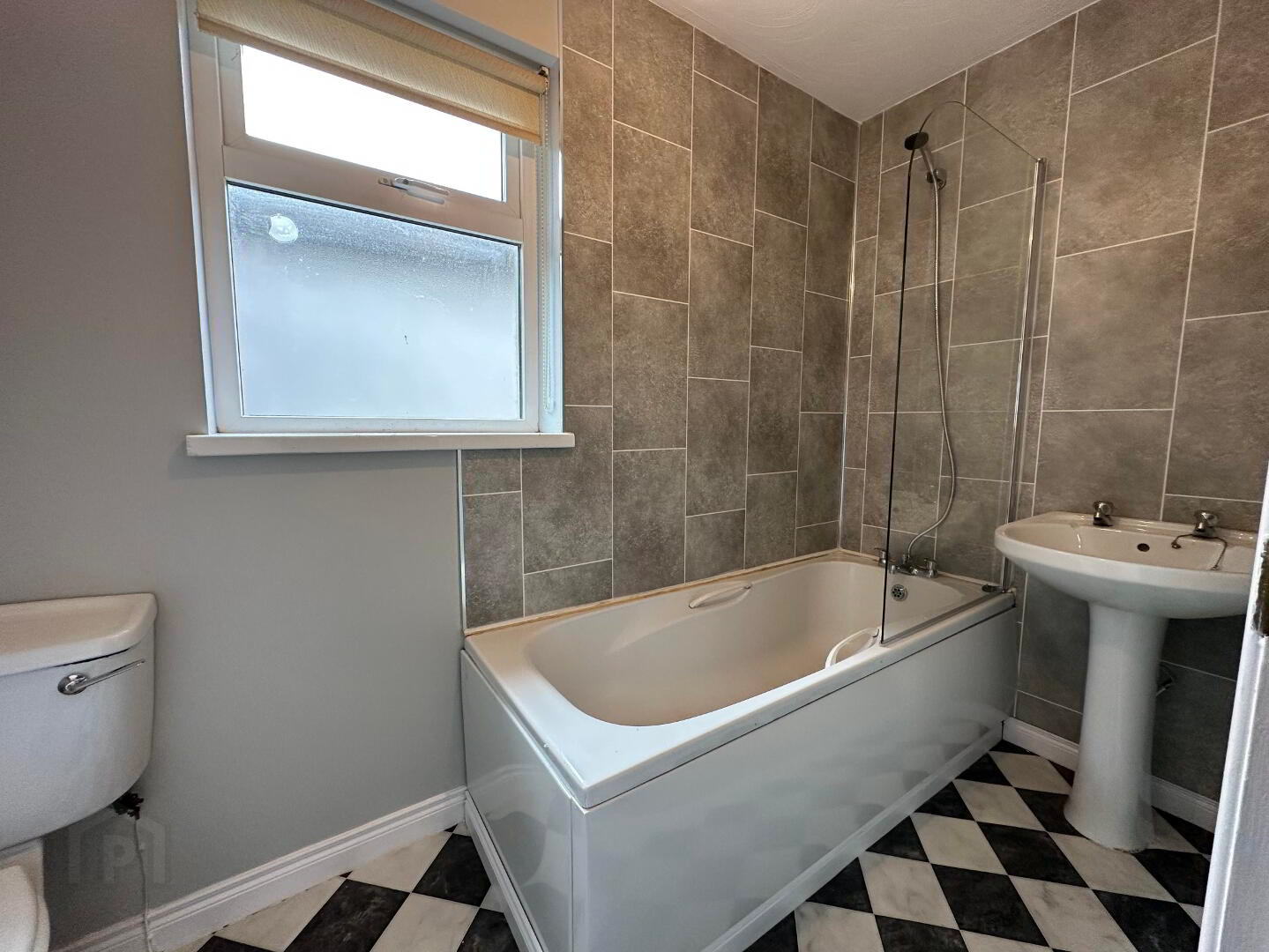 14 Lower Waterloo Road 9 of 15