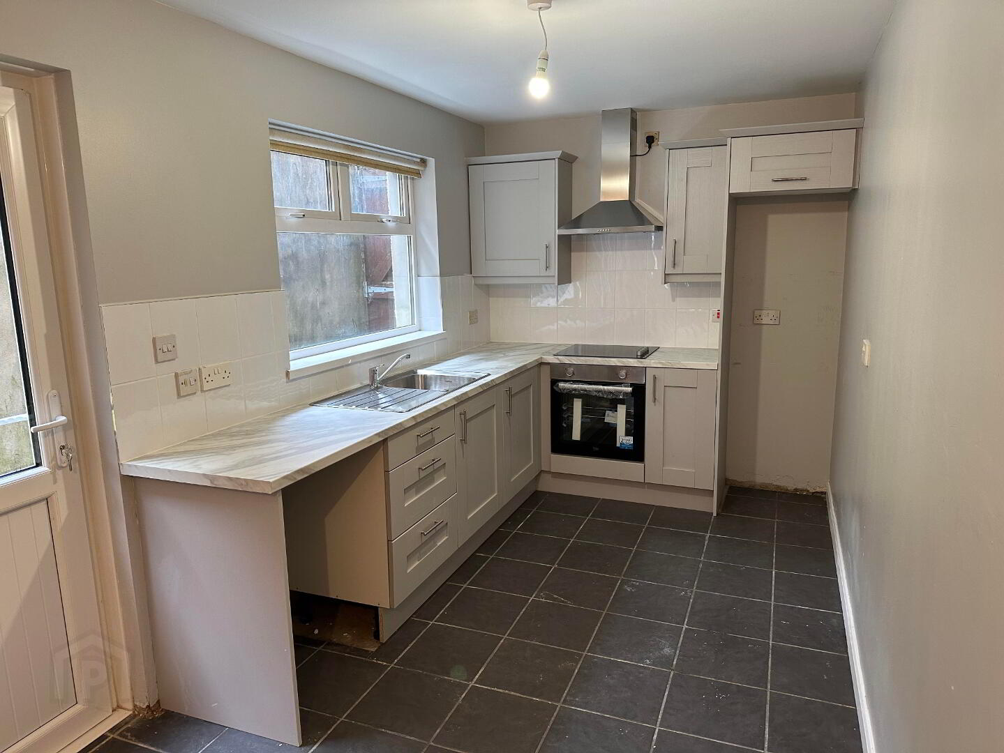 14 Lower Waterloo Road 7 of 15