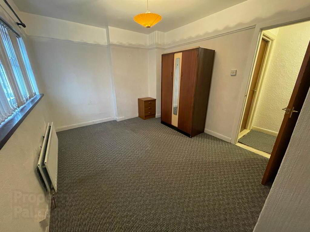 36 Iveagh Crescent 9 of 12
