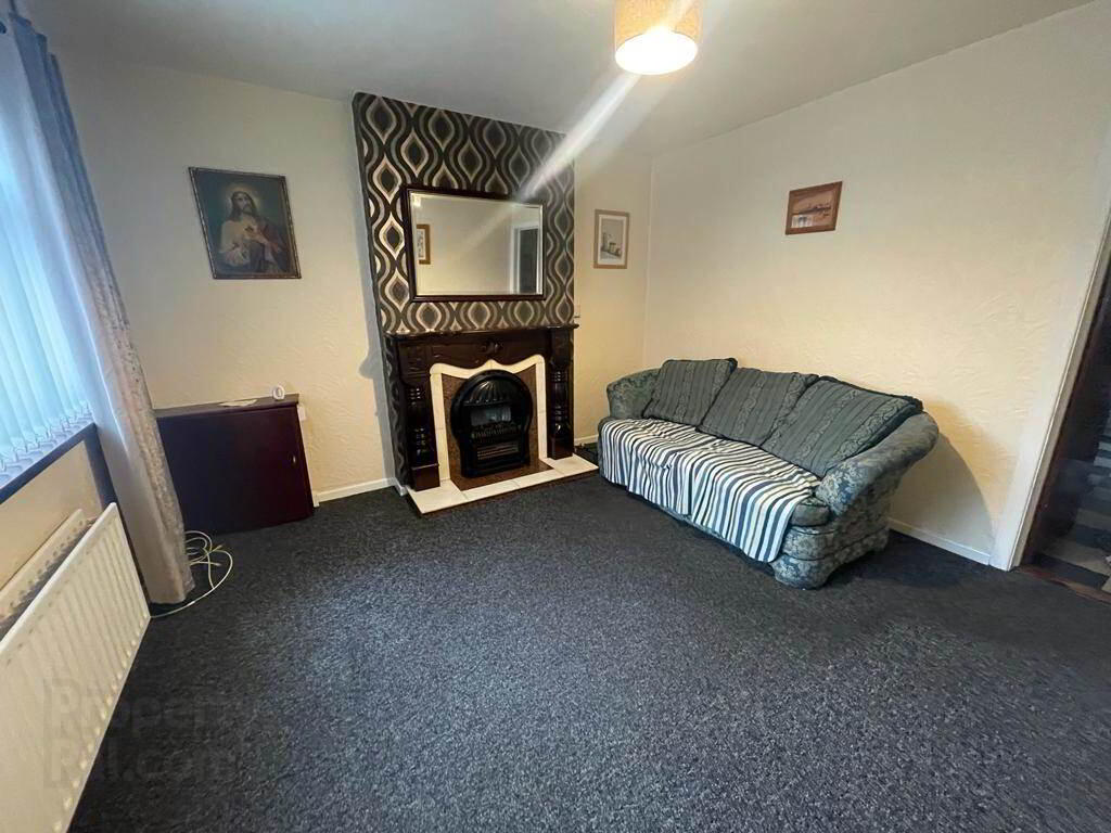 36 Iveagh Crescent 4 of 12