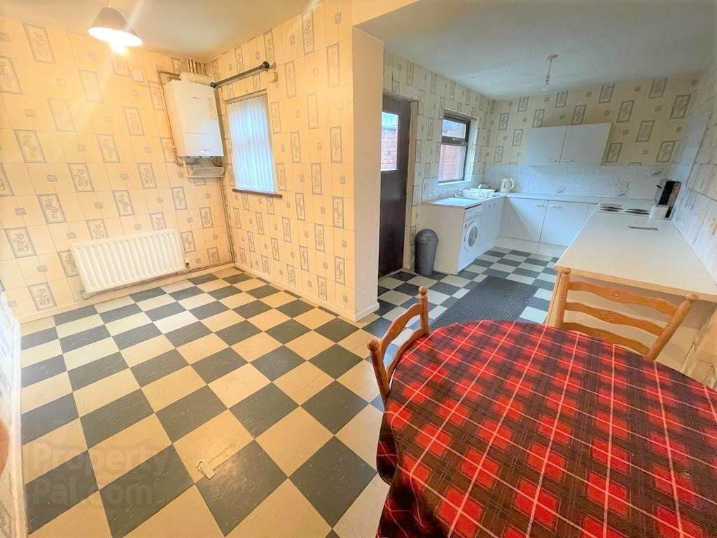 36 Iveagh Crescent 5 of 12