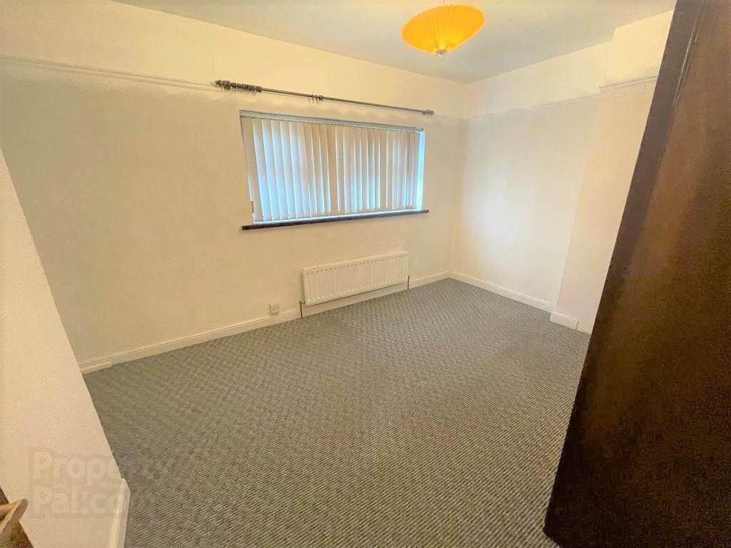 36 Iveagh Crescent 8 of 12