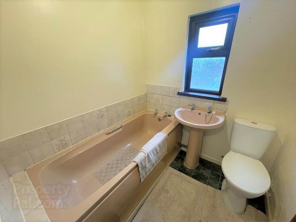 36 Iveagh Crescent 11 of 12