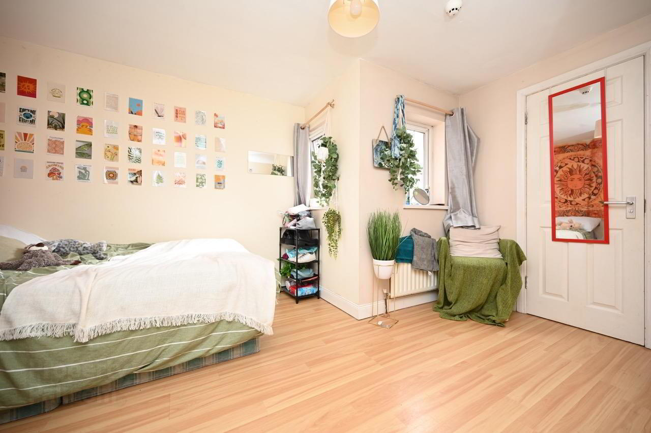 42 St. Ives Gardens 5 of 11