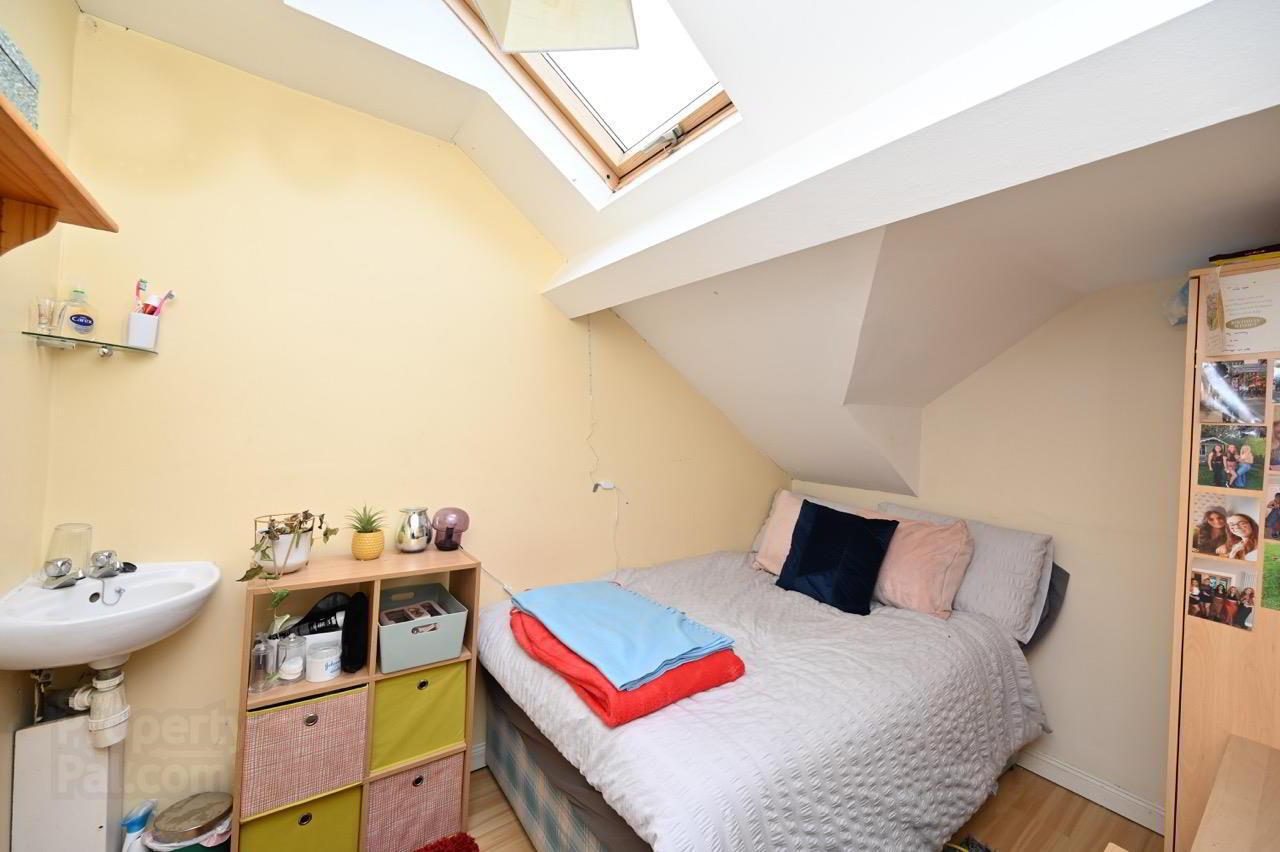 42 St. Ives Gardens 9 of 11