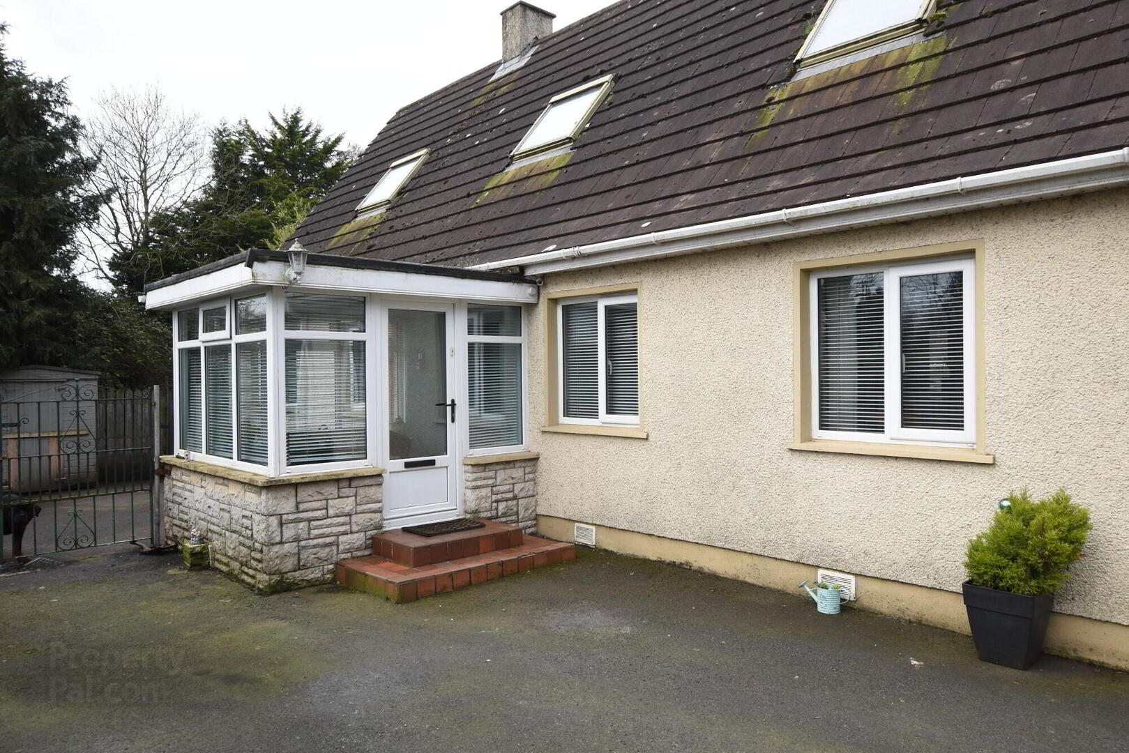 A House With FPP For Large Extension/ Annex, 75 Lurgan Road