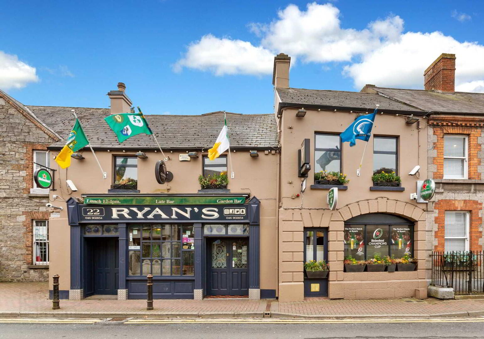 Ryan`s Bar