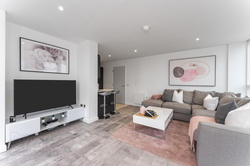 9-01, 62 Donegall Quay 4 of 12