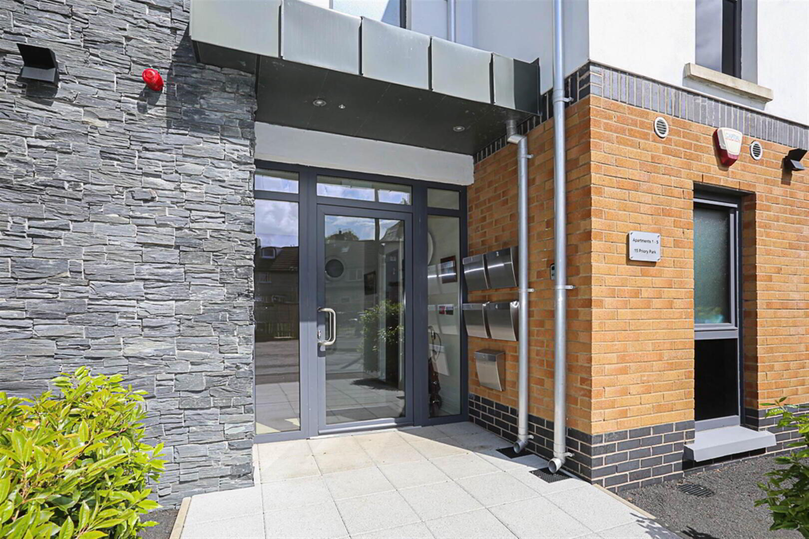 Apt 4, 15 Priory Park 3 of 18