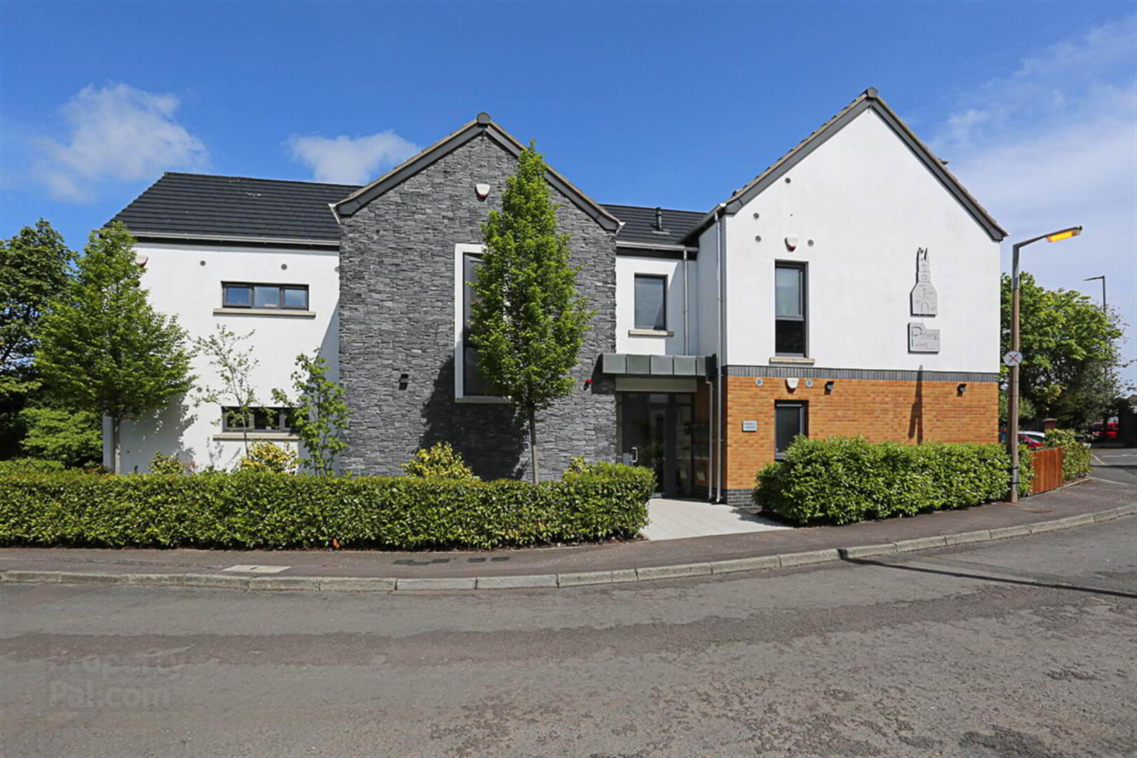 Apt 4, 15 Priory Park 1 of 18