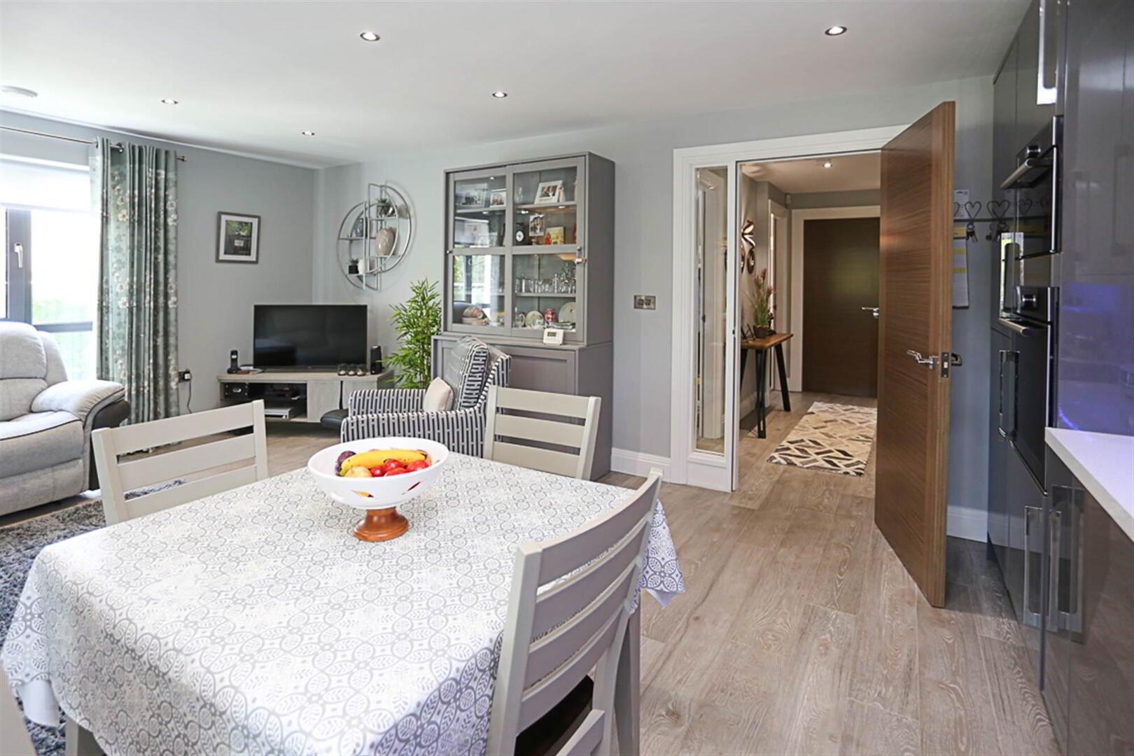 Apt 4, 15 Priory Park 10 of 18