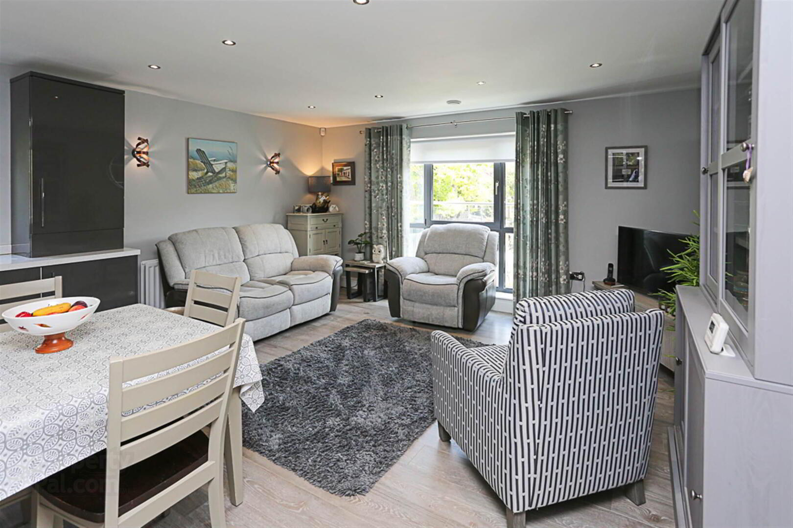Apt 4, 15 Priory Park 7 of 18