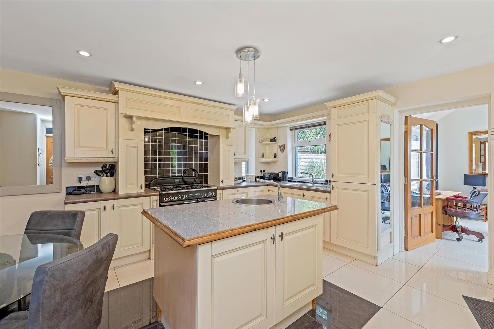 53 Hillsborough Road 11 of 41