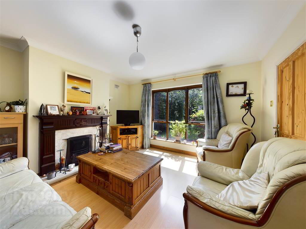 6 Creston Close