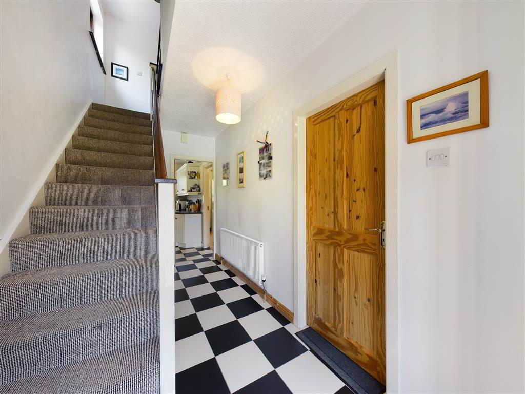 6 Creston Close
