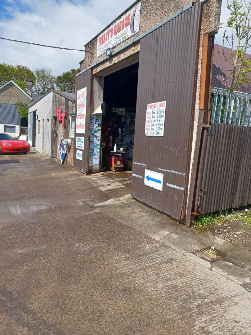Tracey`s Garage And Shop