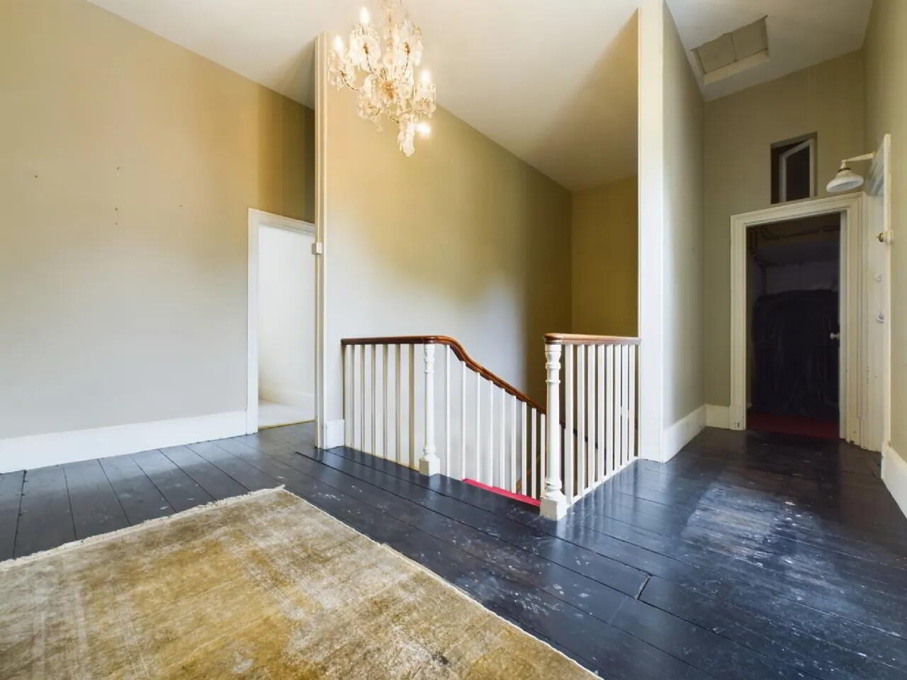 The Villa, Main Street 24 of 58