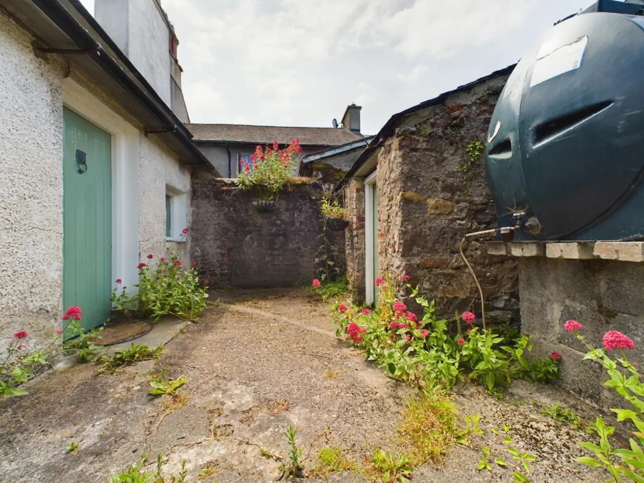 The Villa, Main Street 45 of 58