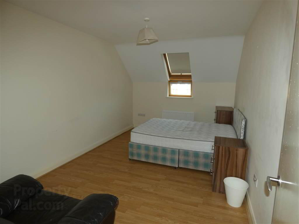 Apt 11 46, Grace Avenue 8 of 11