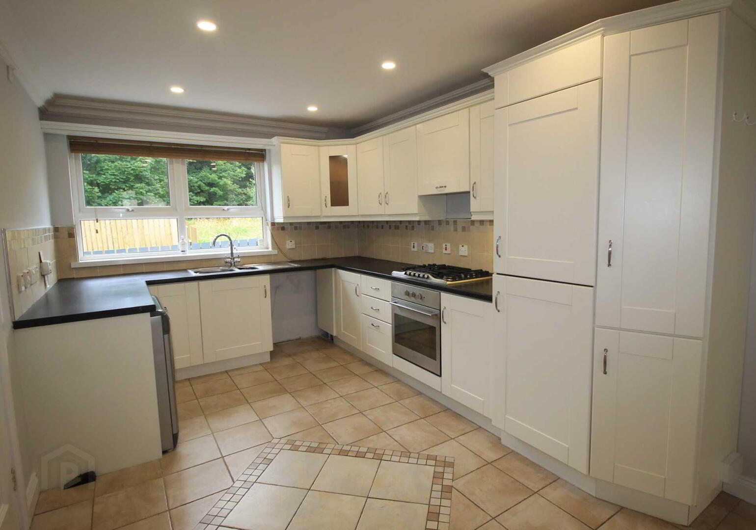 6 Whitebridge Park 5 of 33