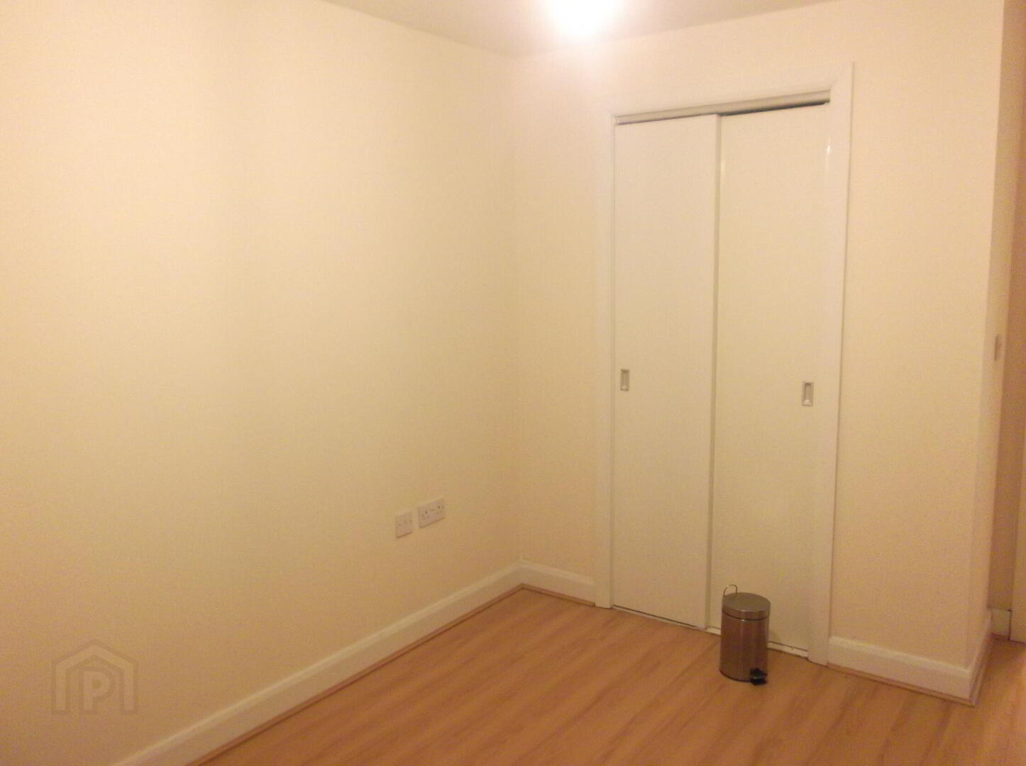 102 College Central, 4 College Avenue 8 of 10