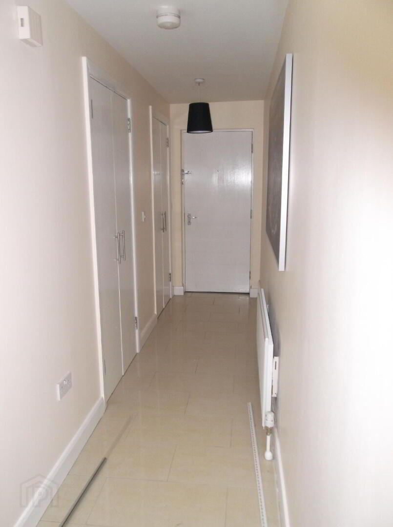 102 College Central, 4 College Avenue 6 of 10