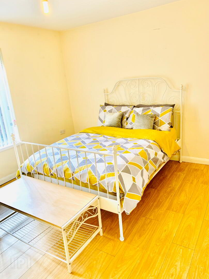 Balfour Avenue, Room 3 7 of 8