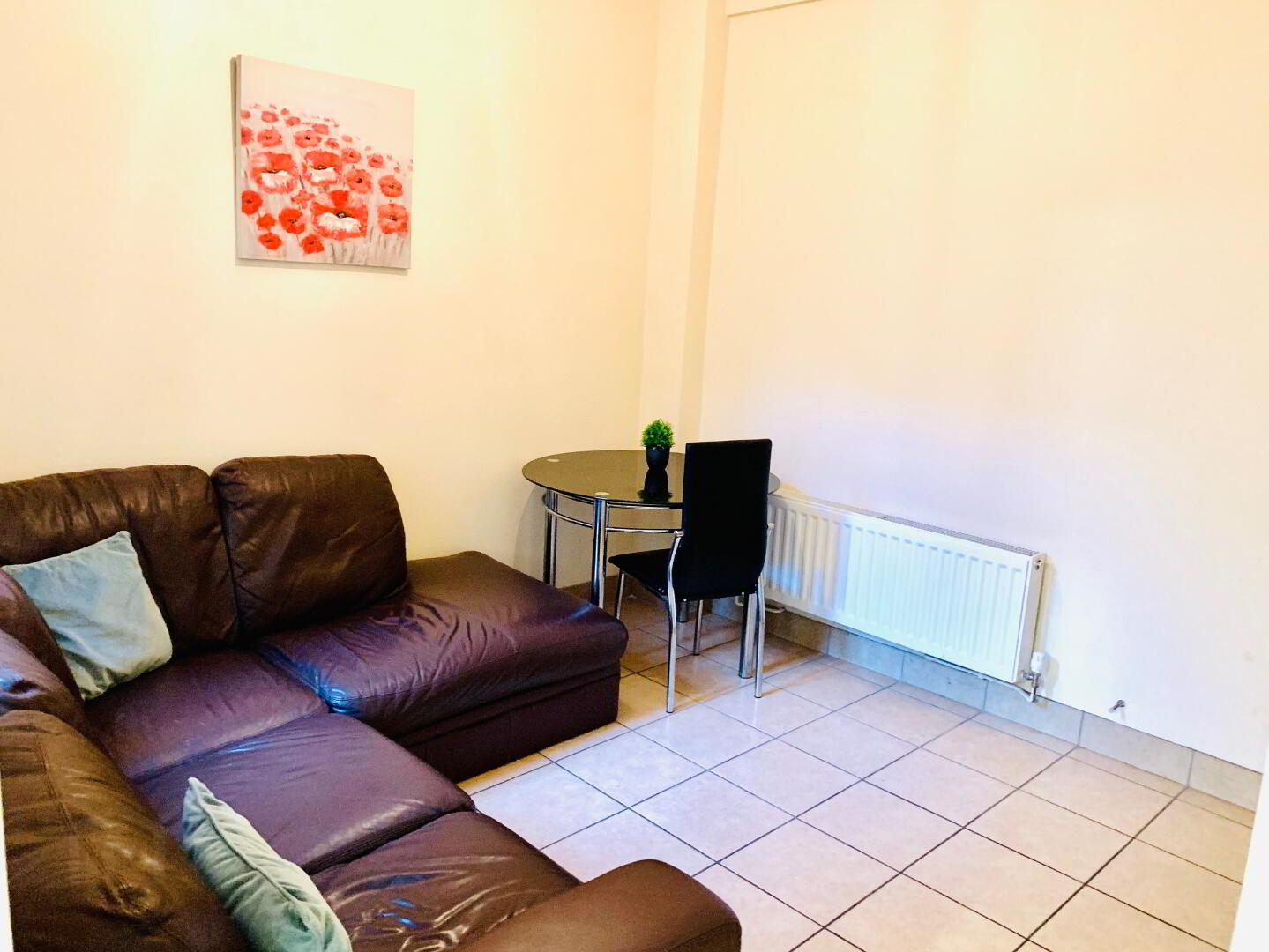 Balfour Avenue, Room 3 4 of 8