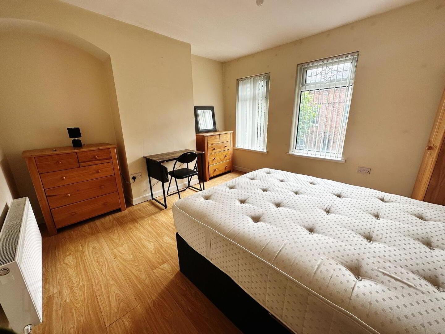 Balfour Avenue, Room 3 6 of 9