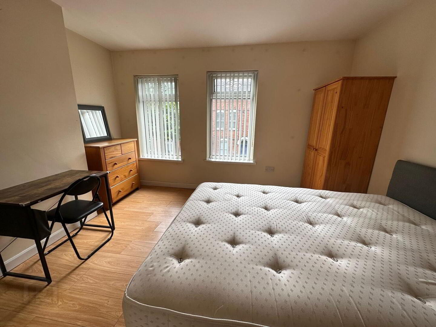 Balfour Avenue, Room 3 8 of 9