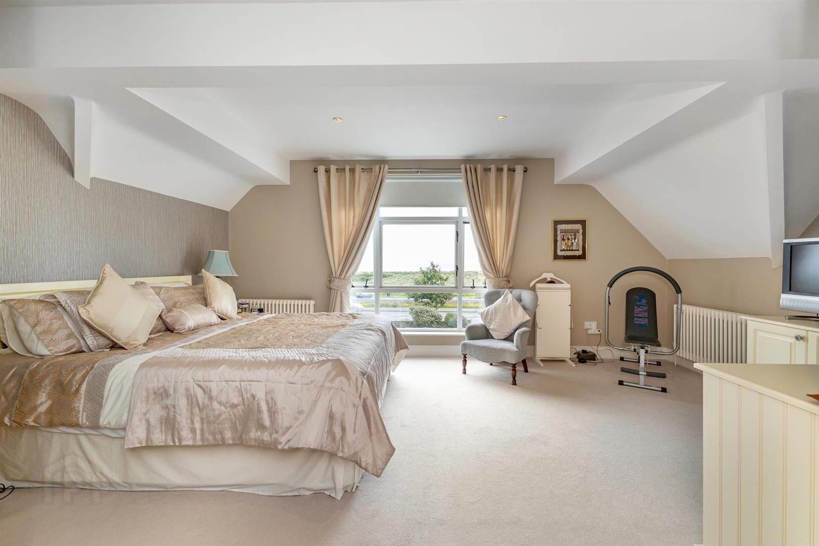 152 Main Road 18 of 28