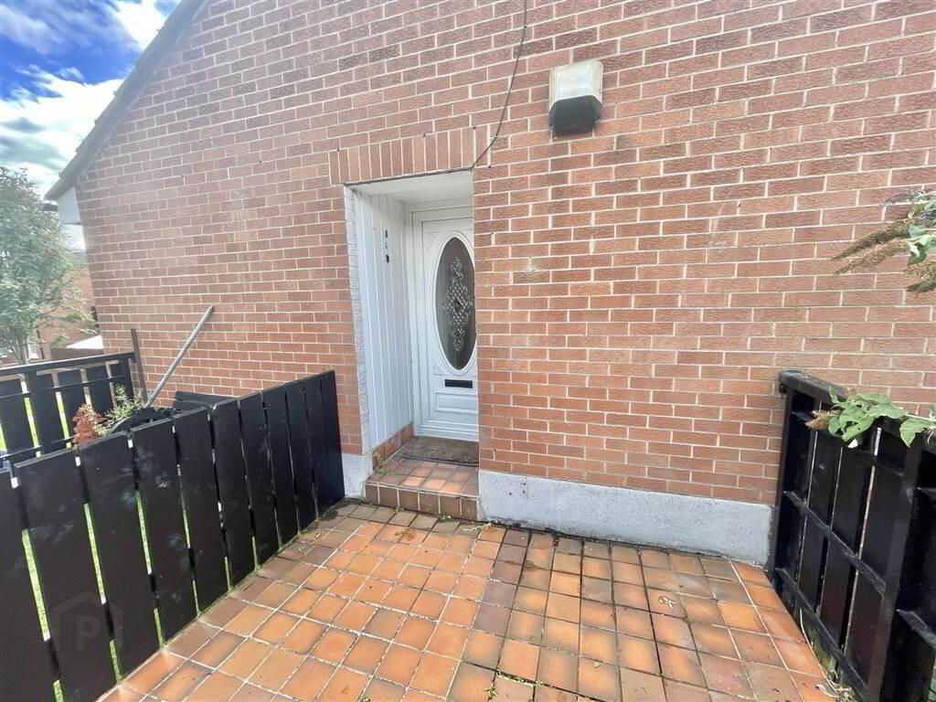 15b Majestic Drive, Belfast