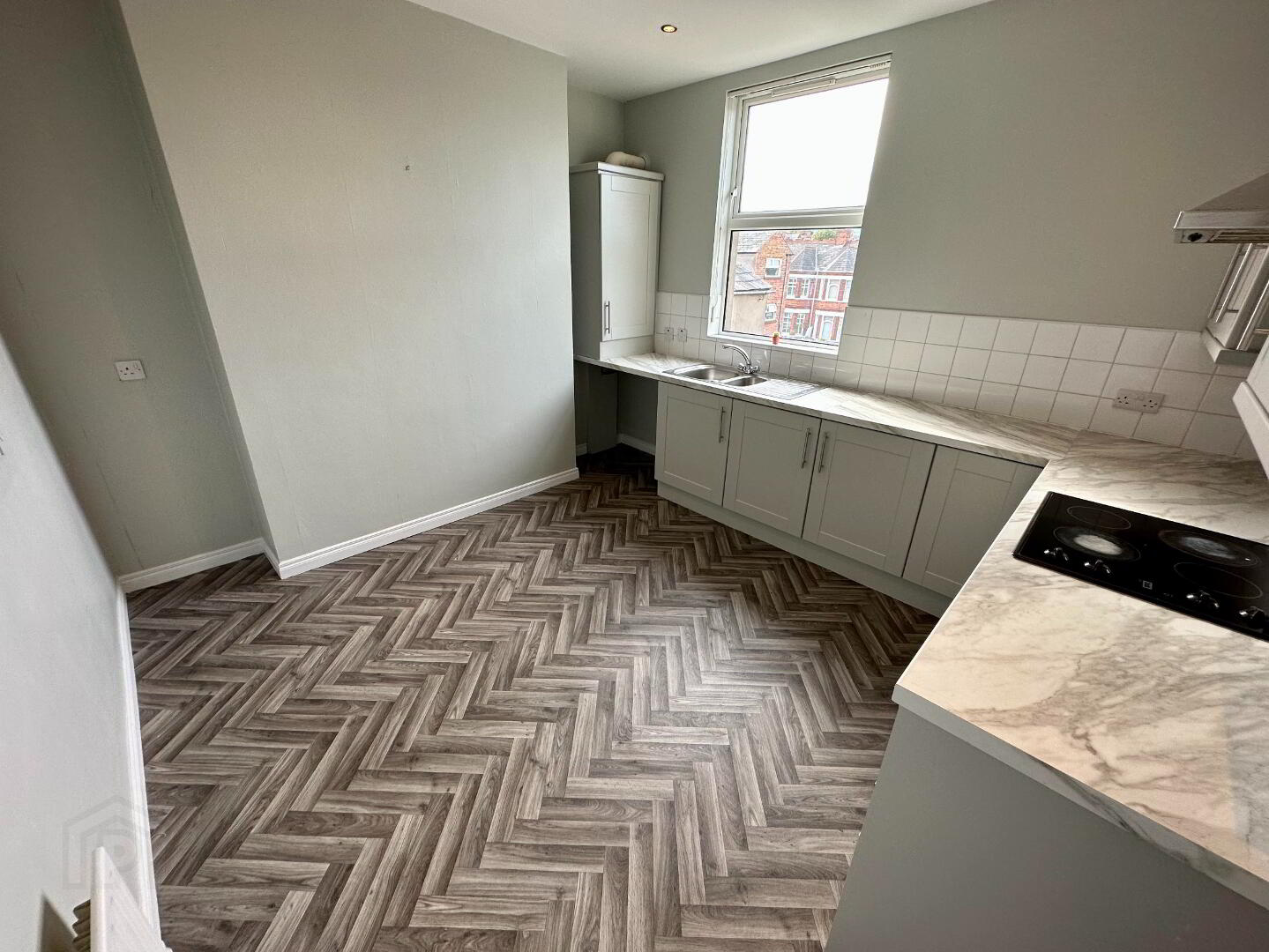 Unit 3, 15 Cliftonville Avenue 4 of 9