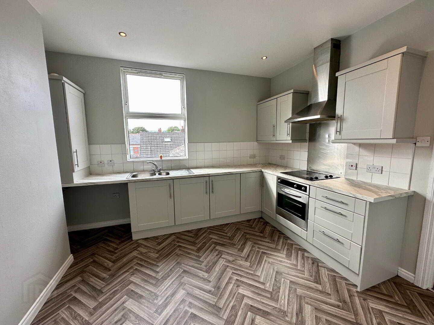 Unit 3, 15 Cliftonville Avenue 3 of 9