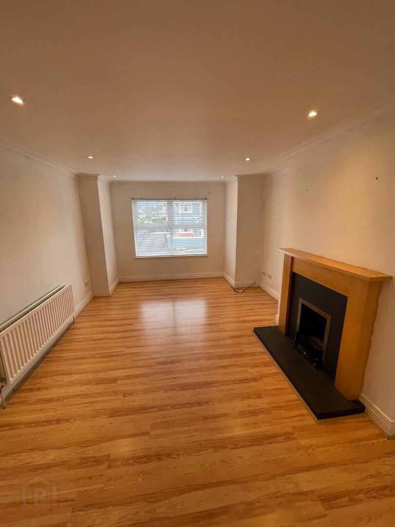 15 Oakfield Mews 1 of 12