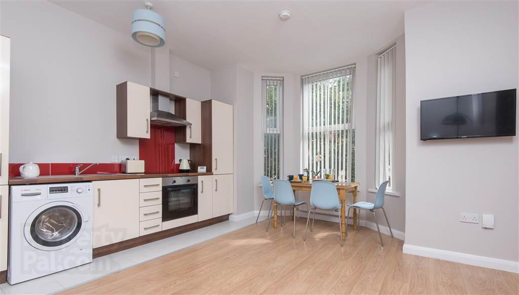Apartment 4 90 University Street Botanic Avenue - 3 of 9