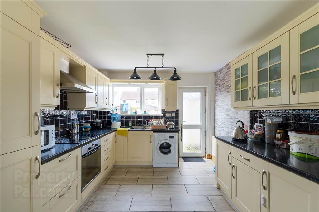 32 Inishowen Drive 6 of 14