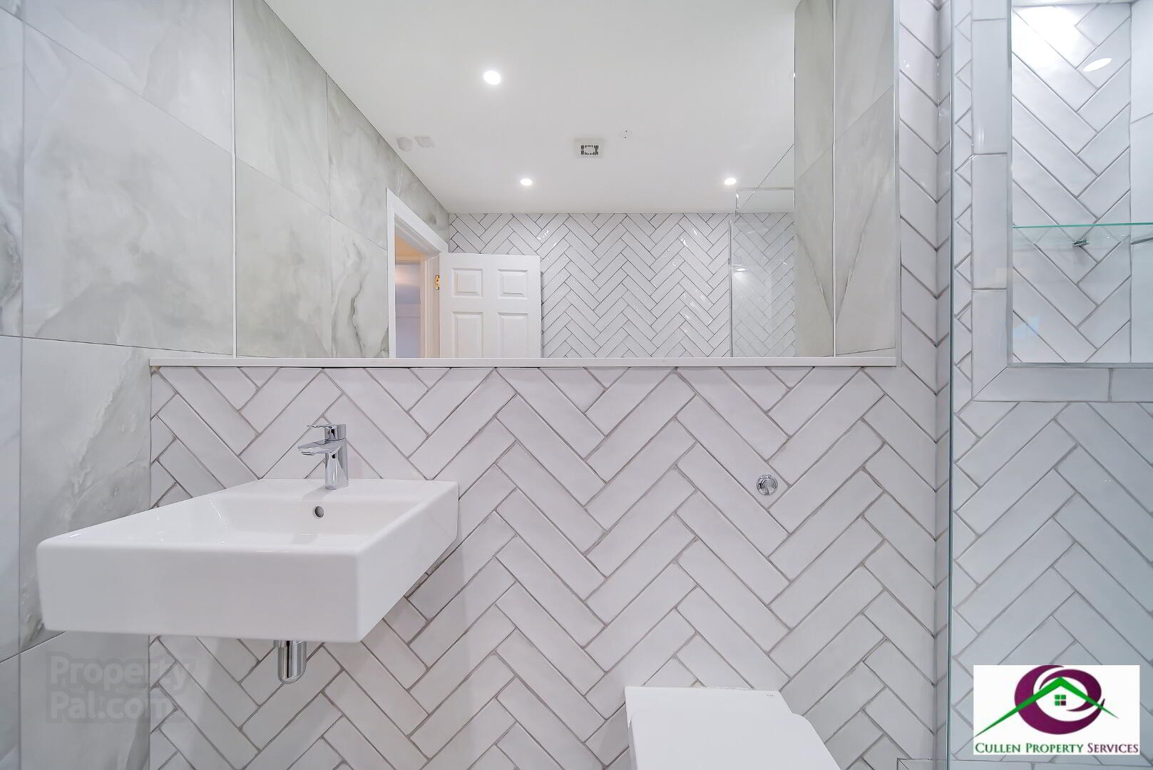 The Four Season Apt, 31 Foyle Road 4 of 33