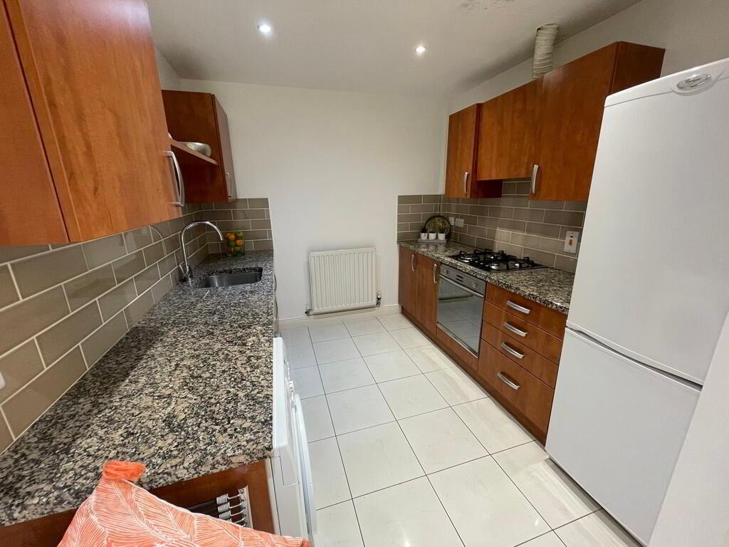 5 Clonallon Square, Belmont Road 6 of 11