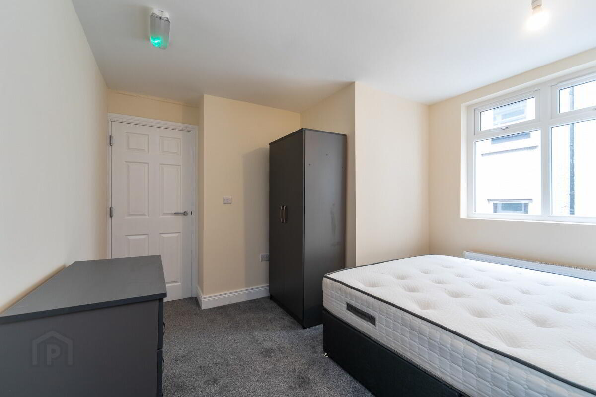 Apt 2, 112 Eglantine Avenue 3 of 15