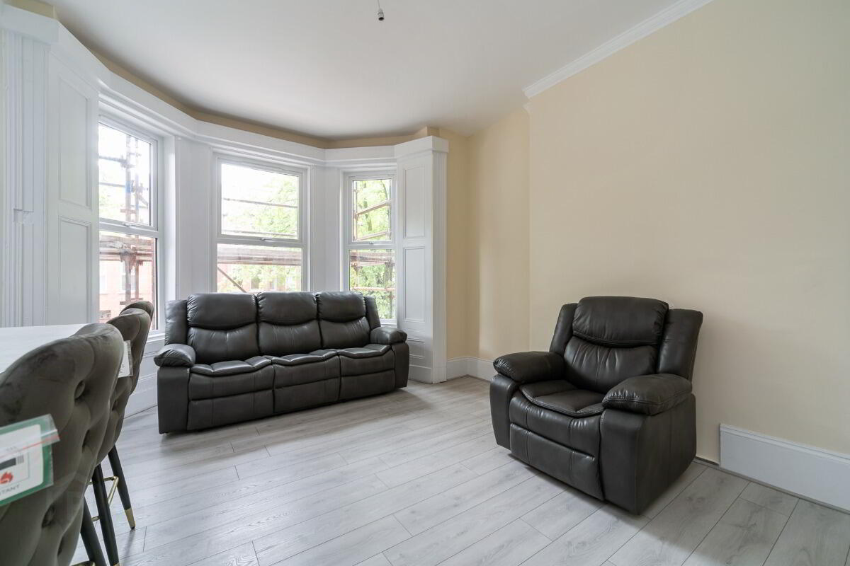 Apt 2, 112 Eglantine Avenue 9 of 15